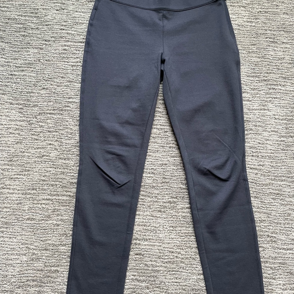 Women’s Navy Eddie Bauer Ponte Strechy Skinny Leg Pant - Size 6